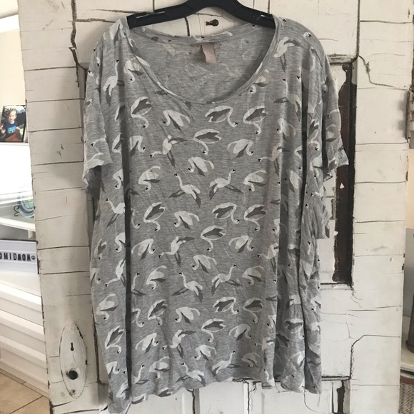H&M Tops - H&M swan top 3X